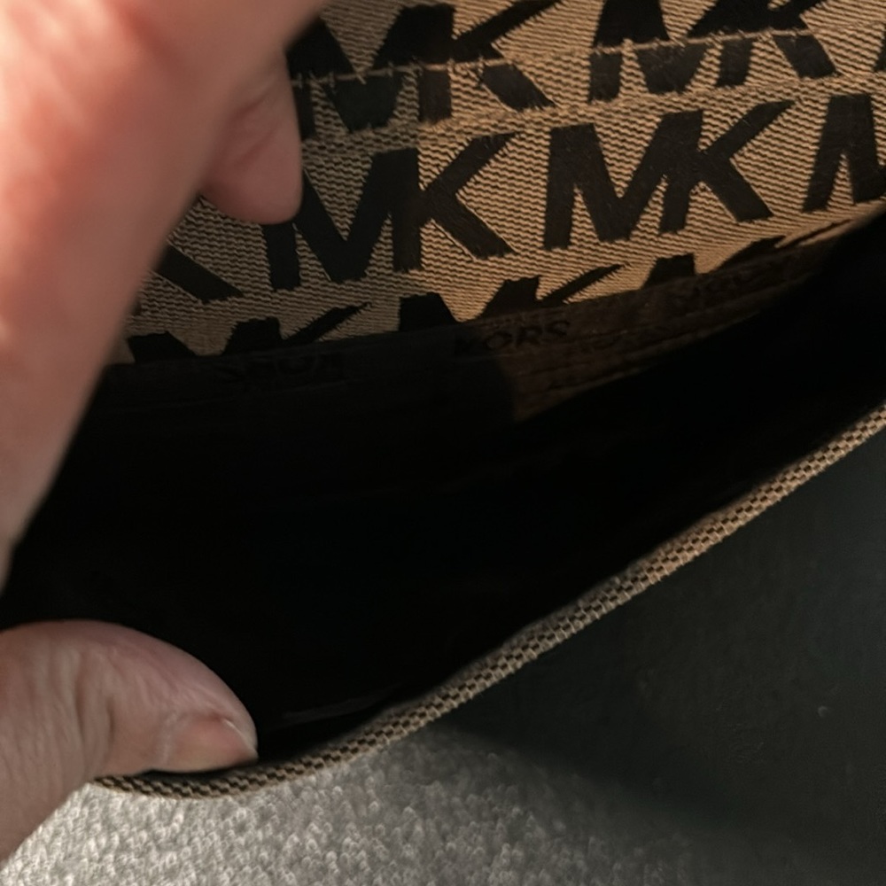 Michael Kors EUC Large Handbag - Picture 12 of 16